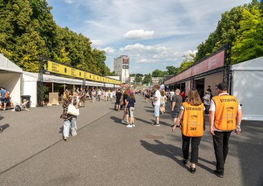 Varşova, Polonya, 16 Haziran 2024 Bilim pikniği veya Varşova 'da Piknik Naukowy, çocuklar ve yetişkinler için büyük bir bilimsel sergi, editoryal görüntü