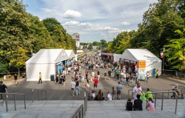 Varşova, Polonya, 16 Haziran 2024 Bilim pikniği veya Varşova 'da Piknik Naukowy, çocuklar ve yetişkinler için büyük bir bilimsel sergi, editoryal görüntü