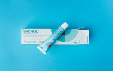 Varşova, Polonya, 1 Temmuz 2024 Sachol diş jeli oral boşlukta kullanılmak üzere antienflamatuar, analjistik ve topikal bir dezenfektandır.