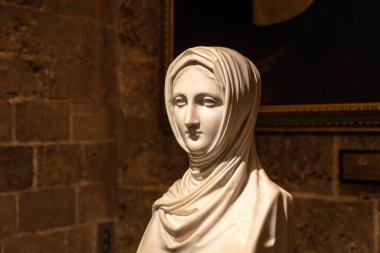 Palermo, Sicilya, İtalya, 4 Kasım 2024: Palazzo dei Normanni 'de peçeli bir kadının mermer büstü.