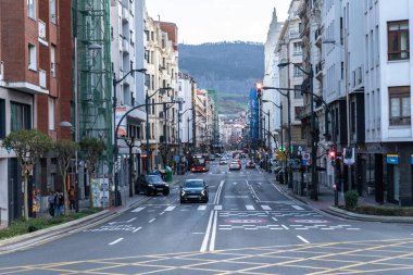 Bilbao, İspanya, 4 Nisan 2024 Modern Geniş Bulvarlar editoryal görüntü