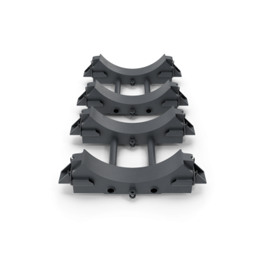 Bomba Nakliye Tırı Taşıyıcısı beyaz arka planda izole edilmiş füze bombasını temsil ediyor.,