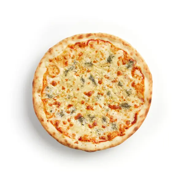 Beyaz arka planda büyük bir pizza büyük bir şirket için mozzarella gouda peynirli dört pizza parmesan peynirli ve peynirli fast food atıştırmalıkları.