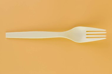 yumuşak sarı arka plan çift plastik beyaz çatal kullan-at sofra takımı eko teknolojisi Gezegen piknik seti için yeniden kullanılabilir