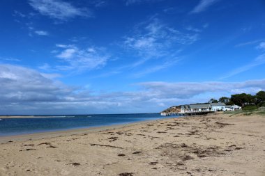 Barwon Heads 'deki Barwon Nehri, nehrin Bass Boğazı' yla buluştuğu kıyı kasabası..
