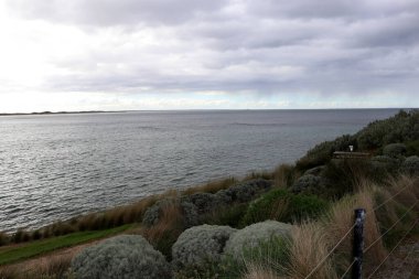 Victoria 'daki Torquay (Avustralya) deniz manzarası).