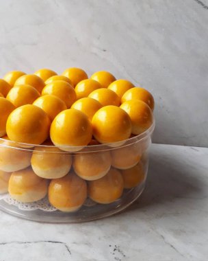 Endonezya 'da Kue Nenas veya Nastar olarak adlandırılan ananaslı kek, Kurban Bayramı' nı kutlamak için en popüler geleneksel tatlılardan biridir. Endonezyalıların en sevdiği tatlılar. Seçici odak.