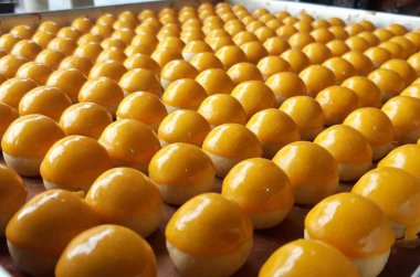 Endonezya 'da Kue Nenas veya Nastar olarak adlandırılan ananaslı kek, Kurban Bayramı' nı kutlamak için en popüler geleneksel tatlılardan biridir. Endonezyalıların en sevdiği tatlılar. Seçici odak.