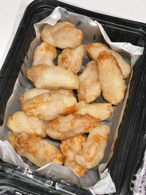 Tangsuyuk, gevrek, bol yağda kızartılmış domuz veya sığır eti parçaları içeren Kore-Çin yemeği sirke, şeker ve meyveden yapılan tatlı ve ekşi sosla servis edilir. Keskin ve lezzetli tatların mükemmel dengesi.