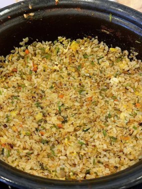 Bokkeumbap, Kore usulü kızarmış pirinç yemeği, genellikle kimchi ya da diğer sebzelerle yapılır, etler ve baharatlı baharatlarla tatlandırılır. Rahatlatıcı ve lezzetli bir yemek.!