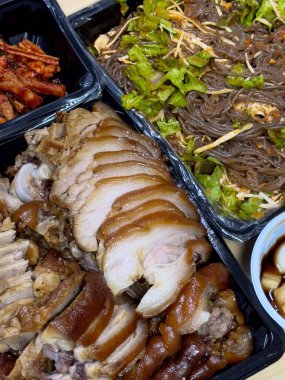 Mutfak, leziz, öğle yemeği, domuz eti, tabak, taze, et, yemek, yemek, akşam yemeği, beyaz, ızgara, sebze, yemek, pişirilmiş, tavuk, lezzetli, yeşil, haşlanmış domuz, sebze, sarımsak, Jokbal, biftek, kırmızı, rosto, ızgara, market, yemek servisi.,