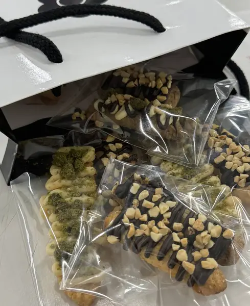 Lezzetli tereyağlı kurabiyeler, tereyağı aromalı ve gevrek, ağzında erimiş dokular. Çay saati için, hediyeler için, ya da tatlı bir ikram için.!