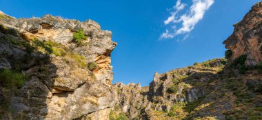 Parque Nacional 'in bereketli ve dağlık manzarası Sierra Nevada Doğal Parkı