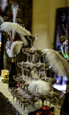 Şampanyalı Şampanyalı Şampanyalı Şampanyalı Kule Mantarlı, Tüylü ve Şenlikli Dekor)