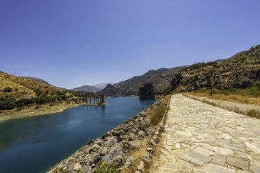 Granada yakınlarındaki Canales Reservoir Manzarası
