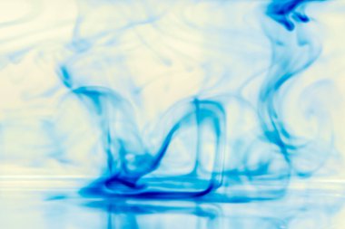 Suyun içinde soyut Mavi Mürekkep Difüzyonu Yumuşak Sıvı Örnekleri Oluşturur