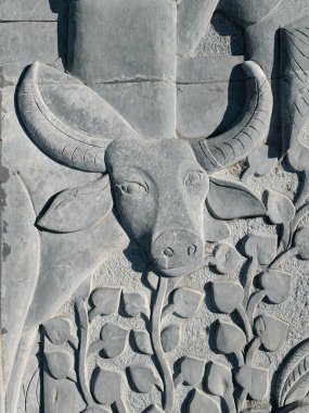 Angkor 'daki duvardaki düşük yardım sanatı Kamboçya' daki bir tapınak kompleksi ve dünyanın en büyük dini anıtıdır.