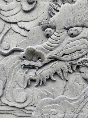 Ejderha mermer oyma duvarı, dekoratif Çin sanat tarzı ev. Düşük çözünürlüklü çimento, Çin usulü çiçek kaplaması..