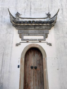 Köy manzarası, Kapı Kapısı, Çin. Köy eski bir köydür. Çin 'in en ünlü tarihi köylerinden biri olan Yellow Dağı yakınlarında yer almaktadır.