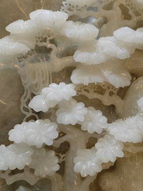 Duvar için kullanılan dev bir yeşim taşı mermer Çin tarzı sanat heykelini kapatın..