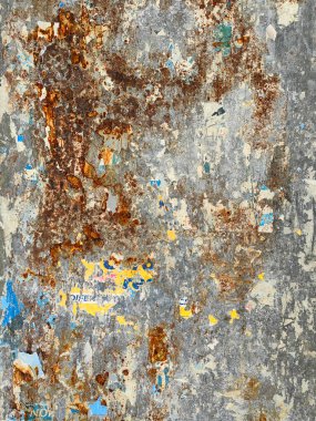 Pas tutmuş gri boyayla paslanmış metal bir levha. Dijital kullanım için ideal arkaplan.