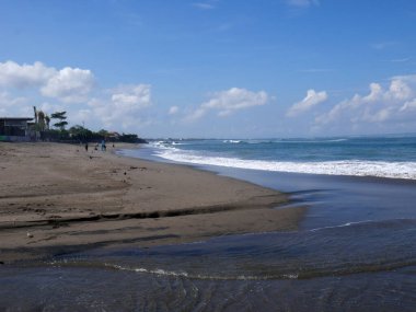 Bali, Endonezya; 30 Haziran 2021: Bali 'de sörfçülerin favori plajı.