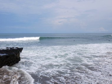 Bali, Endonezya; 3 Temmuz 2021: Bali 'de sörfçülerin favori plajı