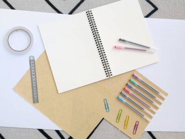 Hayat, iş, ofis ya da eğitim kavramı. Kopyalama alanı olan üst görünüm.