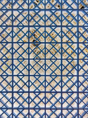 Çin geleneksel şablon biçimi tahta pencere kırpma yolu ile beyaz arkaplan üzerindedir