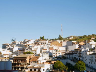 İspanya 'nın tipik bir İspanyol beyaz yıkanmış dağ köyü, Endülüs, İspanya