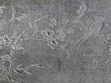 Dekoratif desenleri olan eski bir beton duvarın ayrıntıları. .