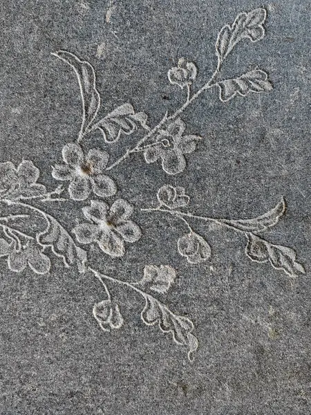 Dekoratif desenleri olan eski bir beton duvarın ayrıntıları. .