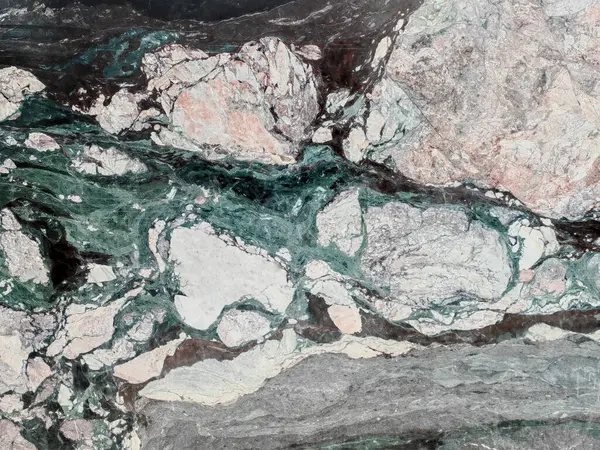 Dekoratif iç taş için mermer ya da taş dokusu. Yeşil, beyaz ve kırmızı renklerle.