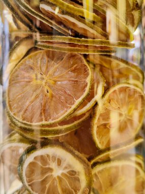 Susuz Portakal Dilimleri Macro. Portakal dilimlerinin fotoğrafı. Bölümler görülüyor. Portakal ya da diğer meyveler onları korumak için kurutulmuş olabilir. Portakallar kuru..