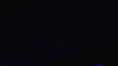 Siyah ve Mavi Şekilli Soyut Arkaplan