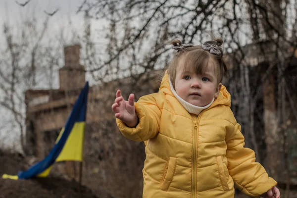 stock image Little girl in front of defensive structures of Ukrainian army. War in Ukraine. Children and war concept. Support for Ukraine. Stop war.