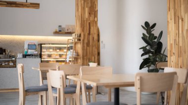 Masalı kahve dükkanları öğlene kadar boşalmış olur..