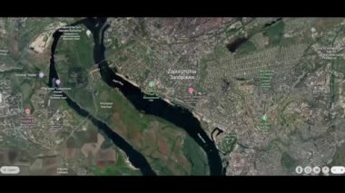 PC kullanıcısı, Rusya ile savaş sırasında Ukrayna 'nın Zaporizhzhia kentindeki uydu görüntülerini kullanarak yakınlaşıyor. 