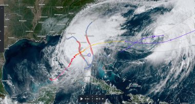 Milton kasırgasının Florida 'yı vurduğunu gösteren uydu yayını kullanan bilgisayar kullanıcısı, ABD 10 / 10 / 2024