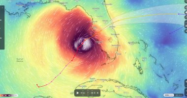 Milton kasırgasının Florida 'yı vurduğunu gösteren uydu yayını kullanan bilgisayar kullanıcısı, ABD 10 / 10 / 2024