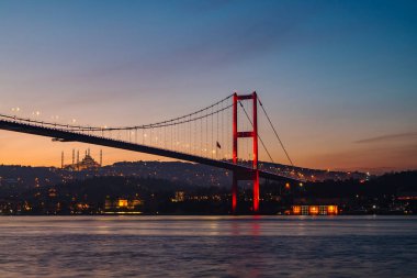 Ortakoy 'dan 15 Temmuz Sehitler Köprüsü ve Buyuk Camlica Camii.