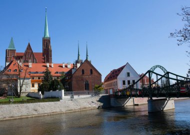 Wroclaw, Polonya - 19 Mart 2025: Wroclaw 'daki Tumski Köprüsü