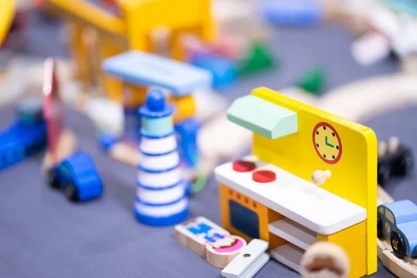 Wiele Zabawek Dla Dzieci Umieszczone Stole Dla Dzieci Zabawy — Zdjęcie stockowe