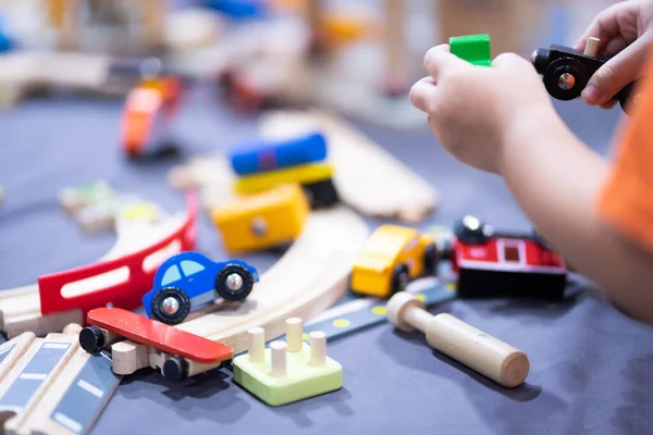 Muitos Brinquedos Infantis São Colocados Mesa Para Crianças Brincarem Por — Fotografia de Stock
