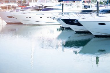 Lüks Yatlar, Tekne Gezileri ve Turist Gezileri.