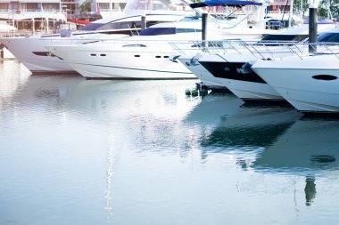 Lüks Yatlar, Tekne Gezileri ve Turist Gezileri.