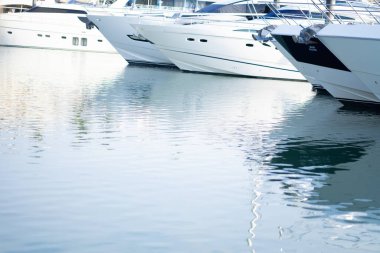 Lüks Yatlar, Tekne Gezileri ve Turist Gezileri.