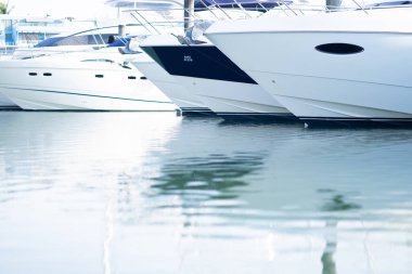 Lüks Yatlar, Tekne Gezileri ve Turist Gezileri.
