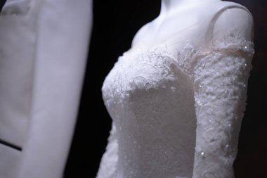 Gelinin gelinliğinin ayrıntıları düğün töreninde, düğün geleneğinde.