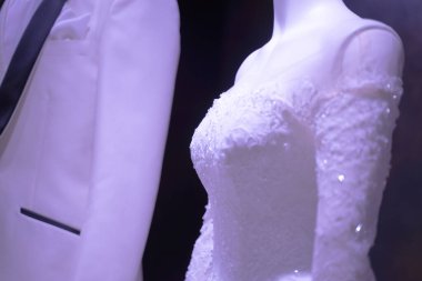 Gelinin gelinliğinin ayrıntıları düğün töreninde, düğün geleneğinde.